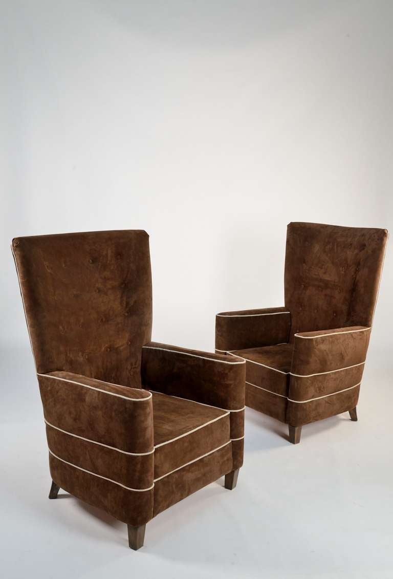 Pair of exceptional armchairs designed by Guglielmo Ulrich in 1936.
Restored with brown and white suede covering. References can be found on 