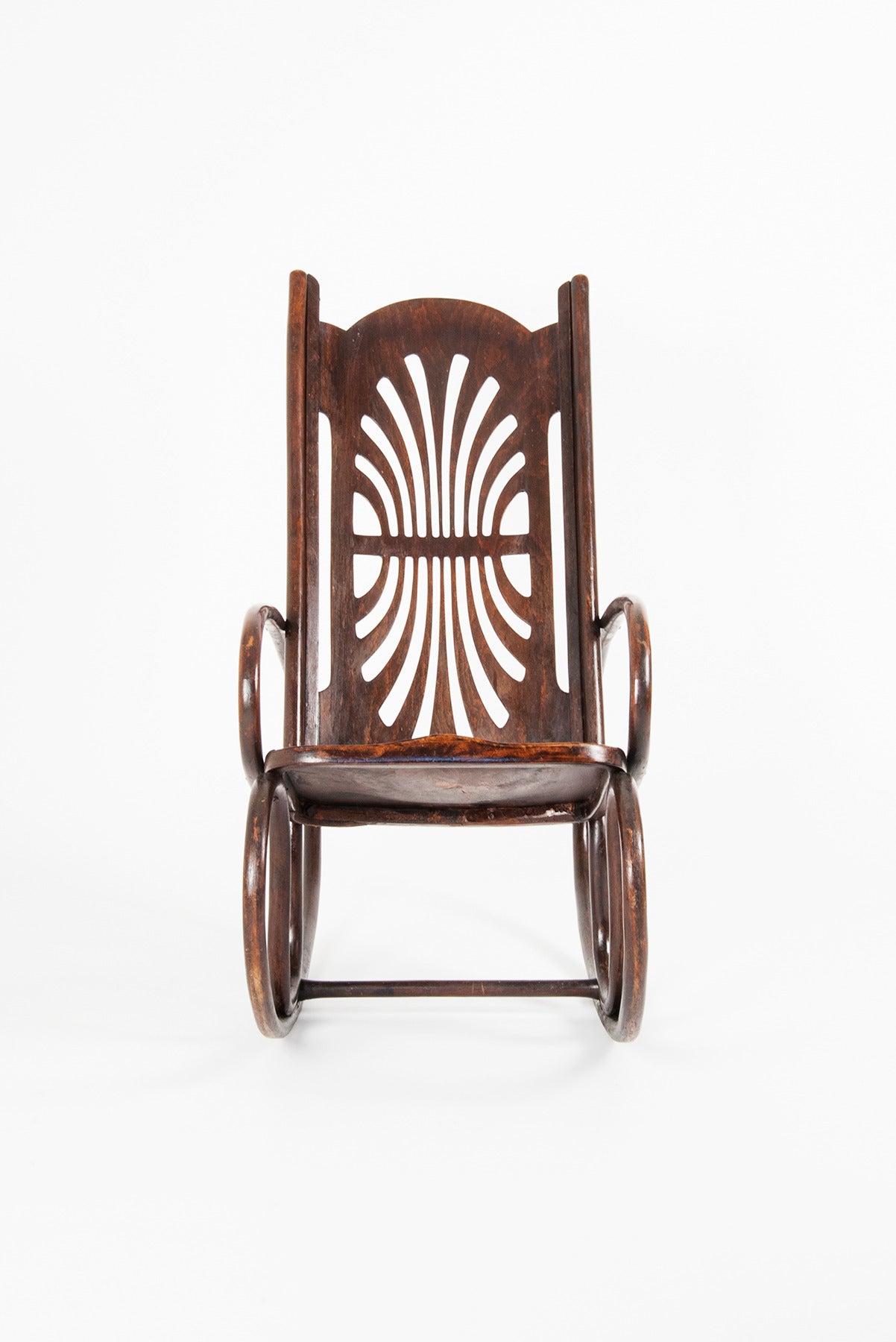 Pair of Rocking Chairs by Jacob & Josef Khon, Austria, 1910 In Good Condition In Milan, IT