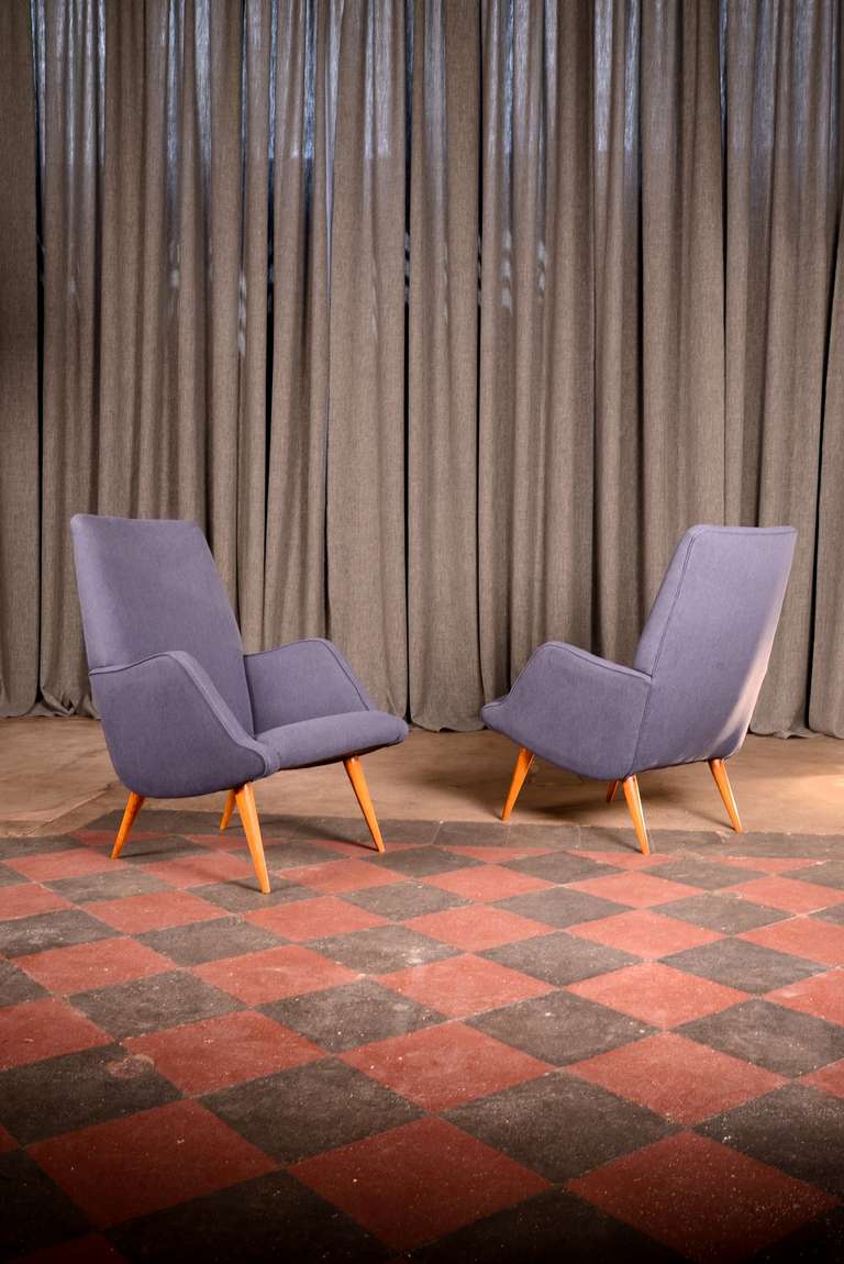 Italian Pair of model 806 armchairs by Carlo de Carli