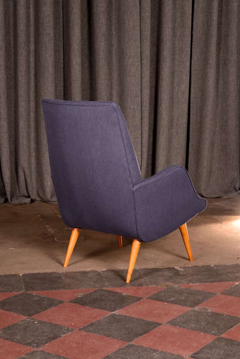 Mid-20th Century Pair of model 806 armchairs by Carlo de Carli