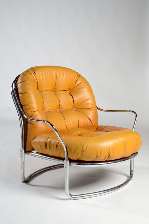 Italian Model 915 leather lounge chair with ottoman by Carlo De Carli