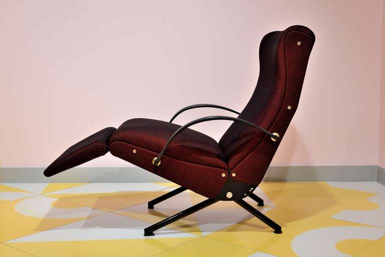 P40 lounge chair designed by Osvaldo Borsani, manufactured by Tecno in 1955. This is a rare early version, since the back is made of just one piece and the legs cannot be disassembled. Completely restored and covered with a beautiful bordeaux/black