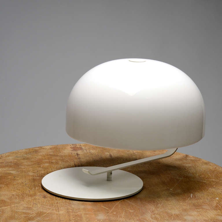 Model 275 table lamp designed by Marco Zanuso, manufactured by O-Luce in 1965. White lacquered metal base, opaline plexi shade. Good vintage conditions.