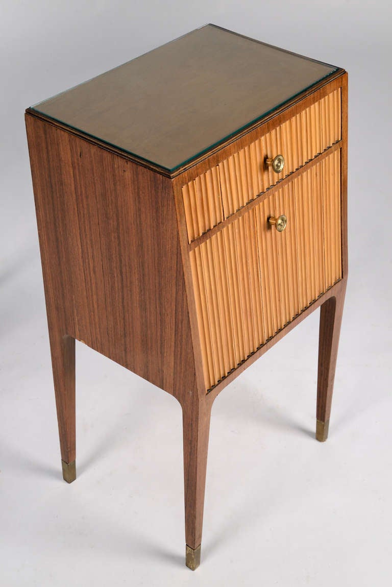 Pair Of elegant '50s bedside Tables attributed to Paolo Buffa at 1stdibs