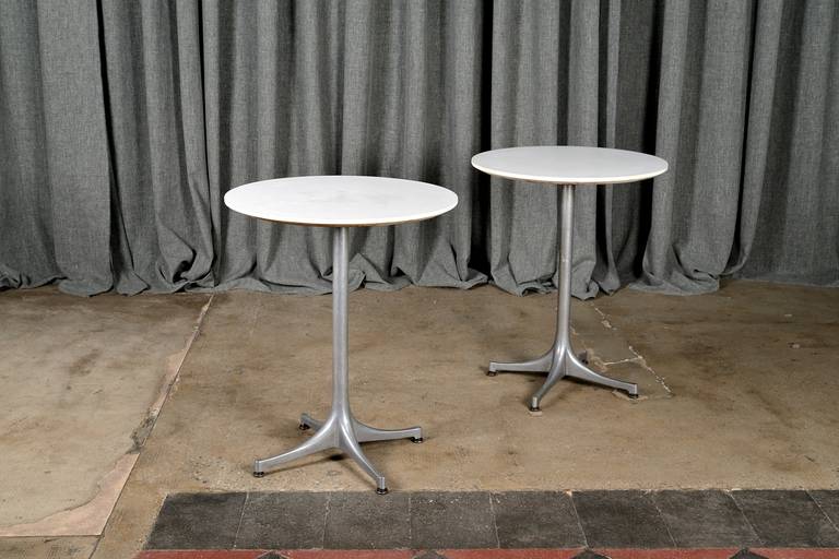 Set of four model 5451 side tables designed by George Nelson, manufactured by Herman Miller in the 1950s. White lacquered wooden top, aluminum base.
