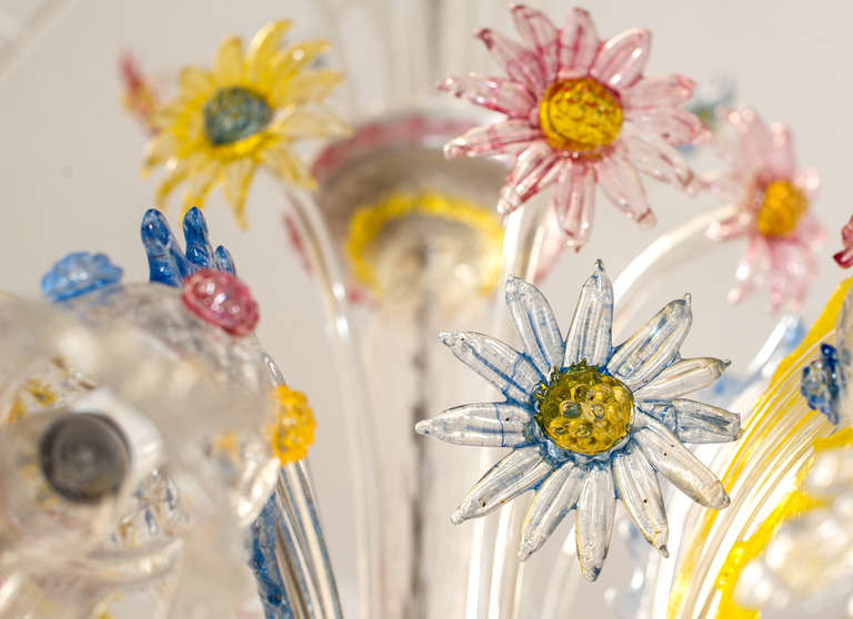 Mid-20th Century 1930s Fratelli Toso Murano Chandelier in Transparent Glass with Colored Flowers For Sale