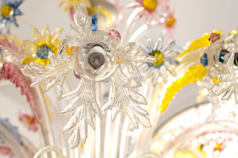 1930s Fratelli Toso Murano Chandelier in Transparent Glass with Colored Flowers For Sale 1