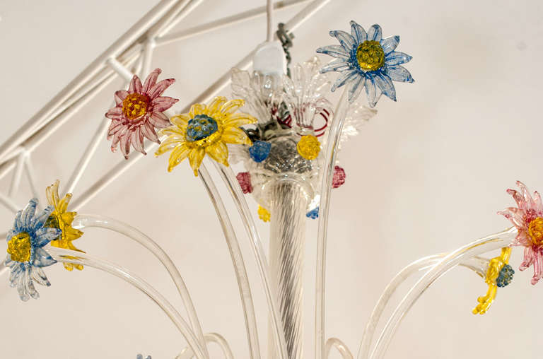 1930s Fratelli Toso Murano Chandelier in Transparent Glass with Colored Flowers For Sale 2
