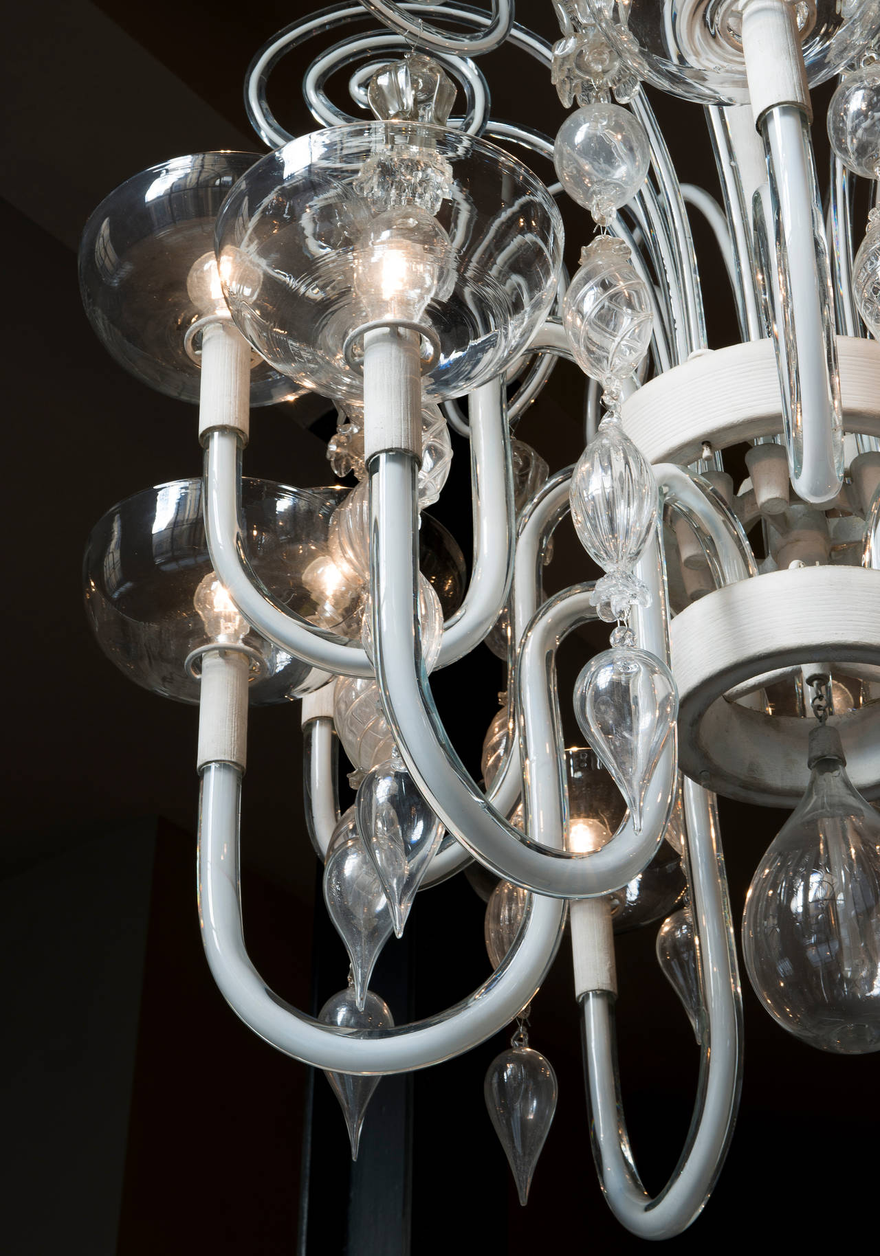 Carlo Scarpa White Structure and Murano Glass Chandelier for Venini, 1940s