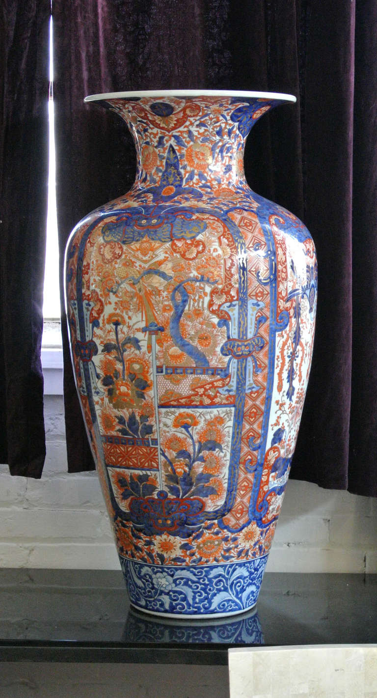 19th Century Meiji Japanese Imari Palace Vase In Excellent Condition In Minneapolis, MN