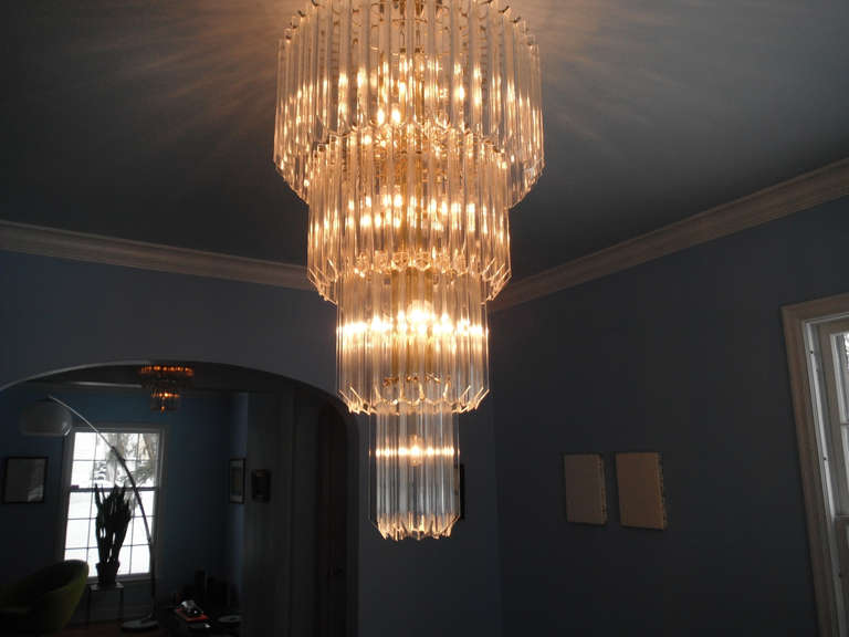 American Large Cascading Lightolier Style Vintage Lucite Chandelier For Sale