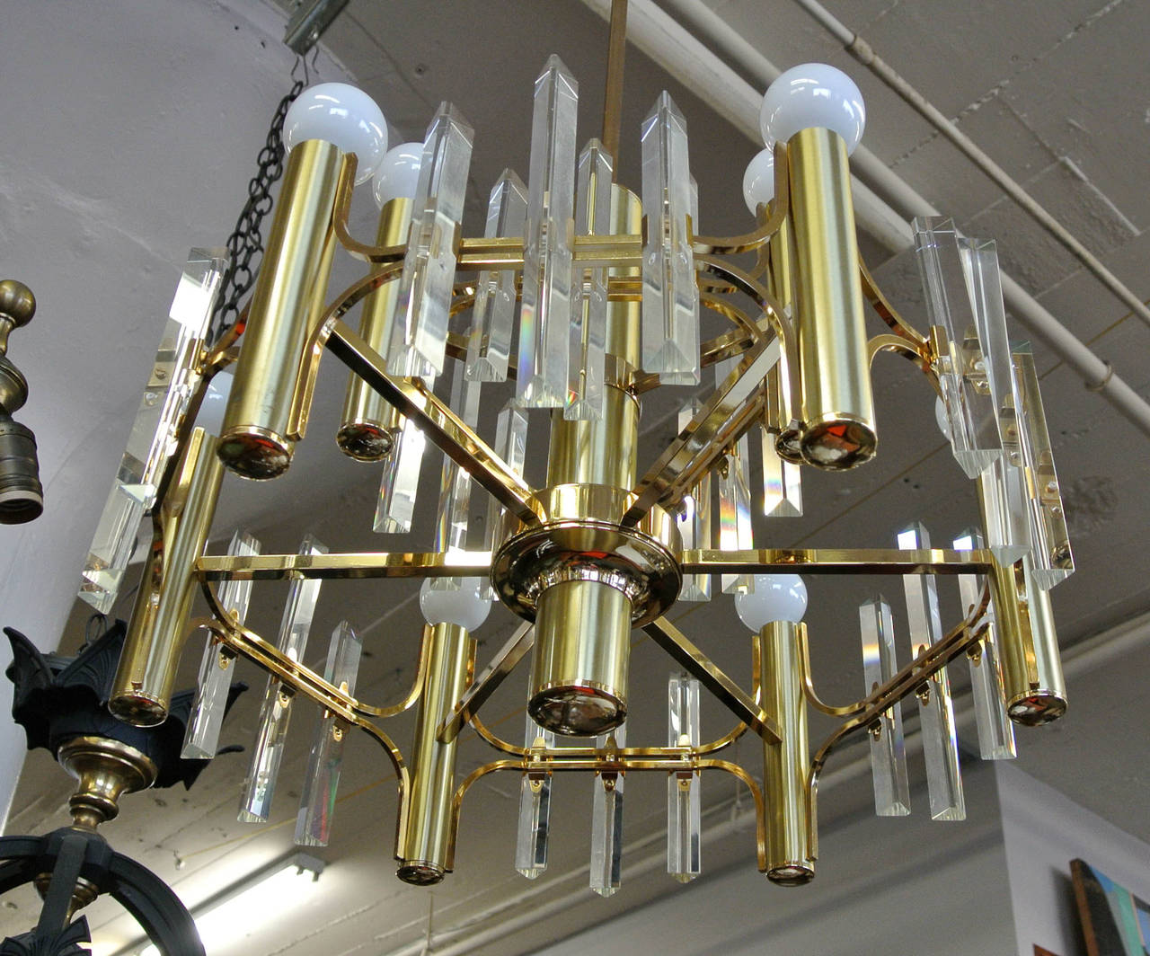 Gaetano Sciolari for Lightolier Style Brass and Crystal Chandelier, 1970s In Excellent Condition For Sale In Minneapolis, MN