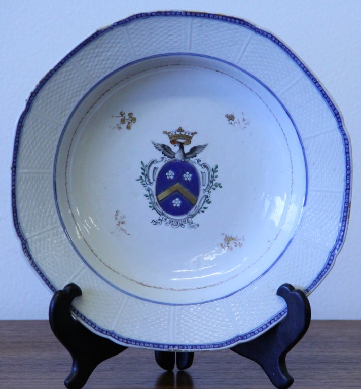 A nice pair of Armorial Chinese export bowls with basket weave dorder and the motto 
