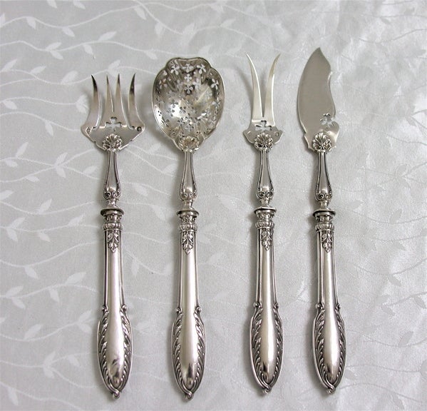 This is a very fine antique hors d'ouvre set in sterling silver with french hallmarks. Antique French sterling silver four piece hors d'ouvre or fois gras serving set in very good condition in the original fitted leather box.

This set is