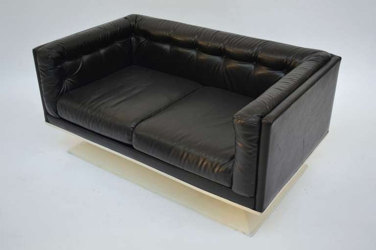 Vignola 2 seater sofa, MIM 1966, fiberglass structure, seat in original vinyl, des. Luigi Pellegrin