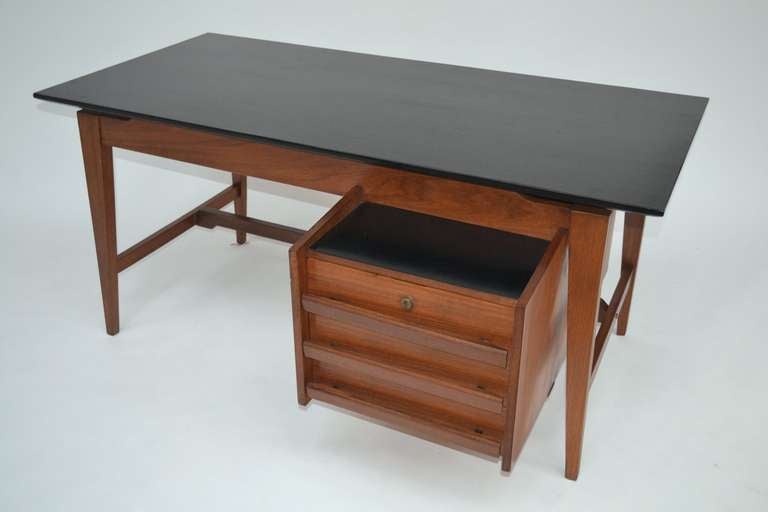 Desk 50s in excellent condition, with 3 drawers and black top