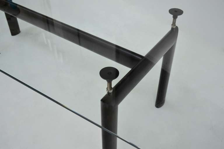 table produite par Cassina - projet de 1928