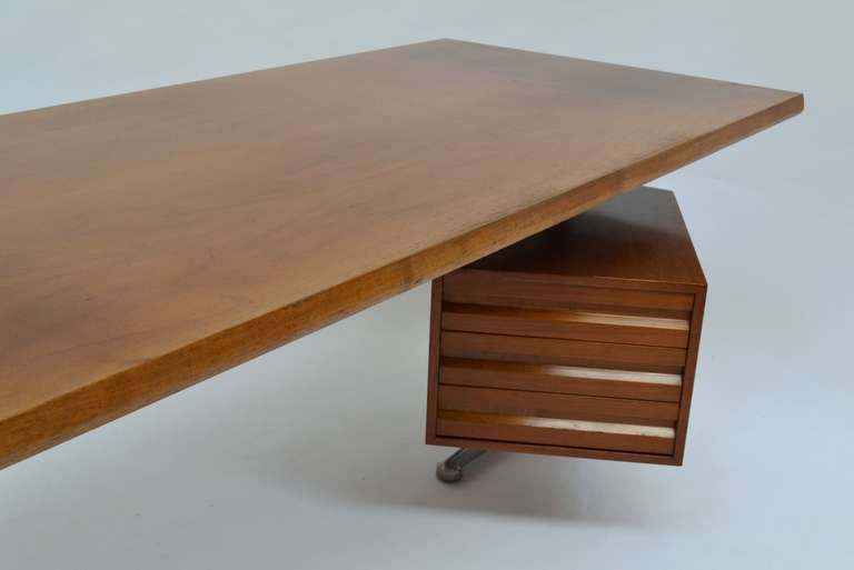 Mid-20th Century Desk by Osvaldo Borsani - Tecno