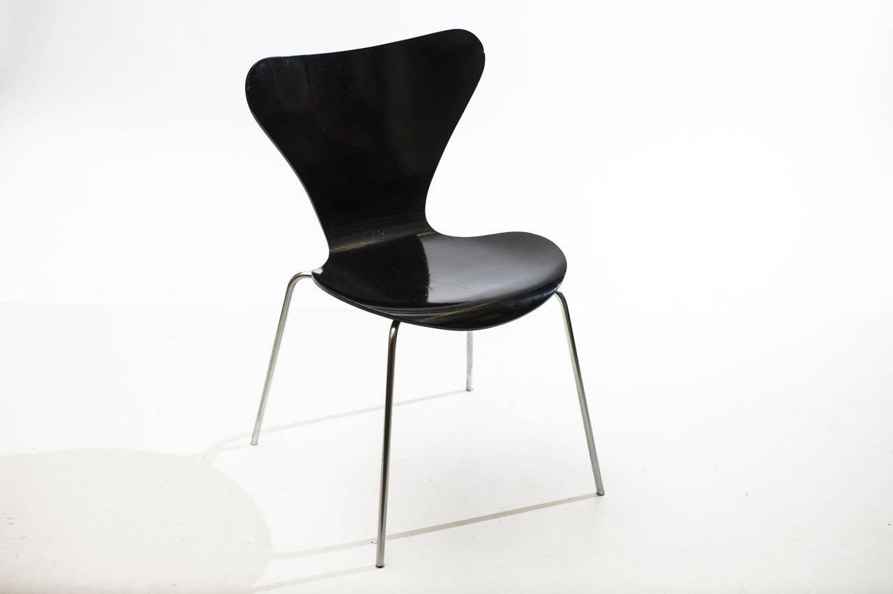 Danish Set of Six Chairs Mod. 3107 by Arne Jacobsen