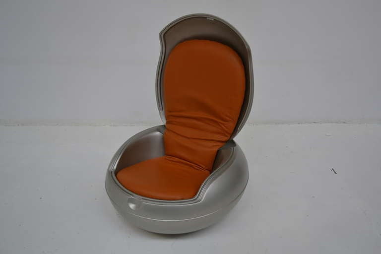Garden Egg Chair by Peter Ghyczy - Numbered edition 40/50 piece of 1998 - plastic and leather seat