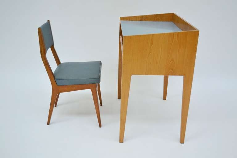Writing 50s, ISA production, Formica top and drawer, in very good condition, offered with its chair