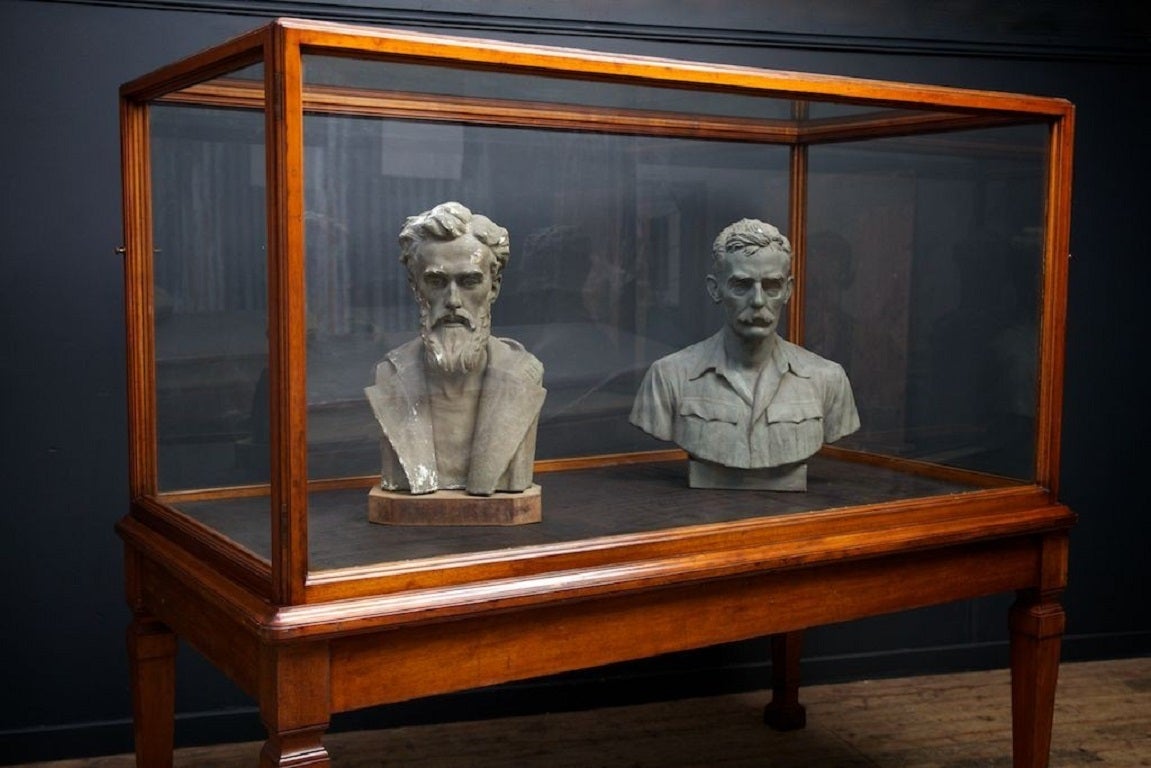 Dieci grandi vetrine da museo In condizioni buone a Llandudno, Conwy