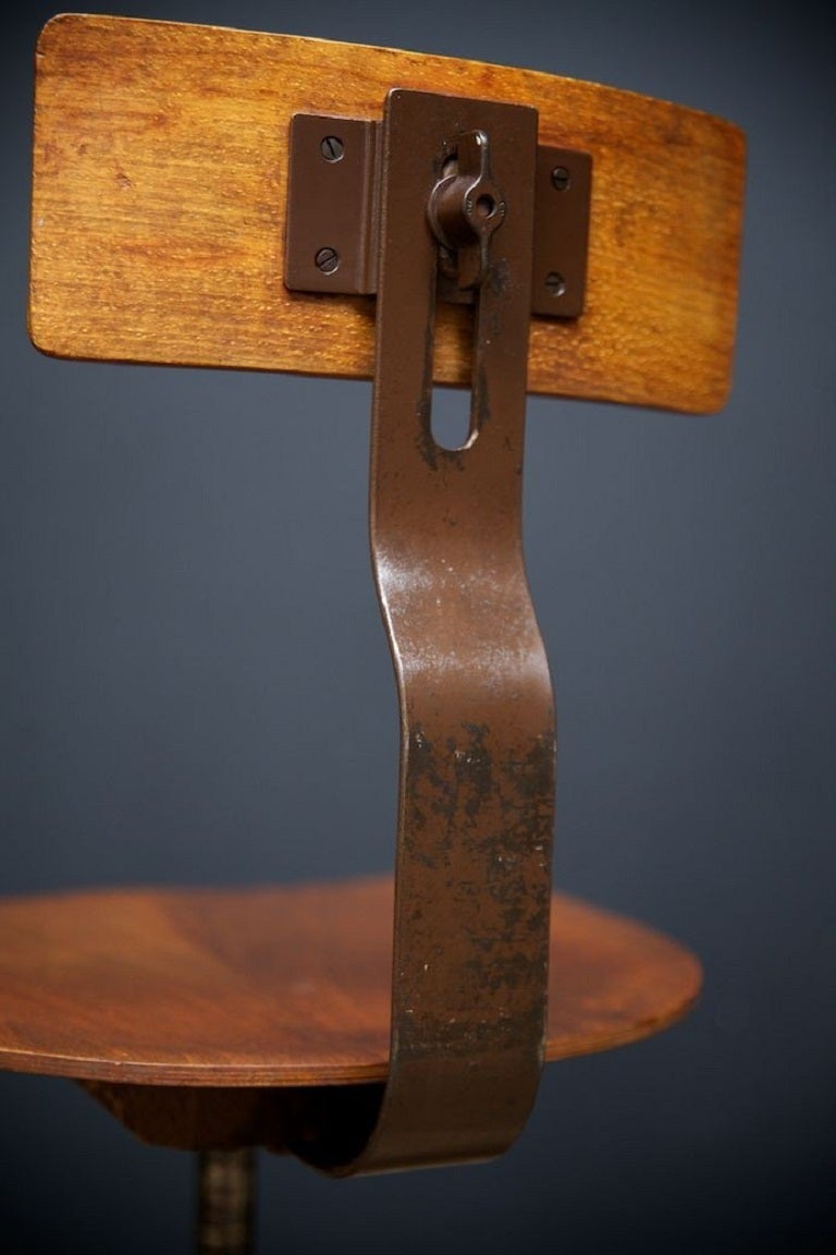 Singer Work Chairs 1
