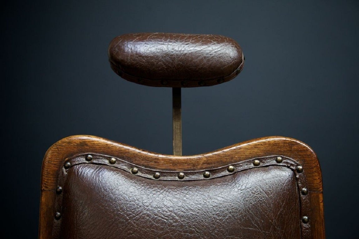 Barber’s Chairs In Good Condition In Llandudno, Conwy