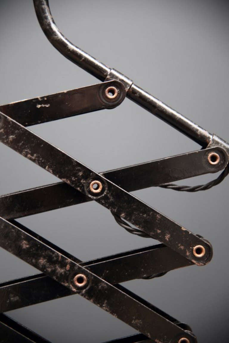 Scissor Light 1