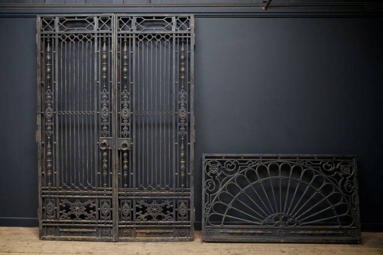 Internal Gates In Good Condition In Llandudno, Conwy