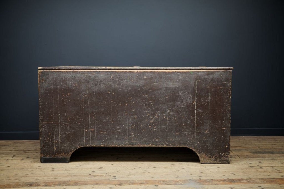 Painted Grain bin of large size. 

Sycamore interior, pine outer with a beautifully worn multi surface painted lid, the paint to the rest of the piece is solid with little wear. 

English Circa 1810. 

Small older repair and repainted section
