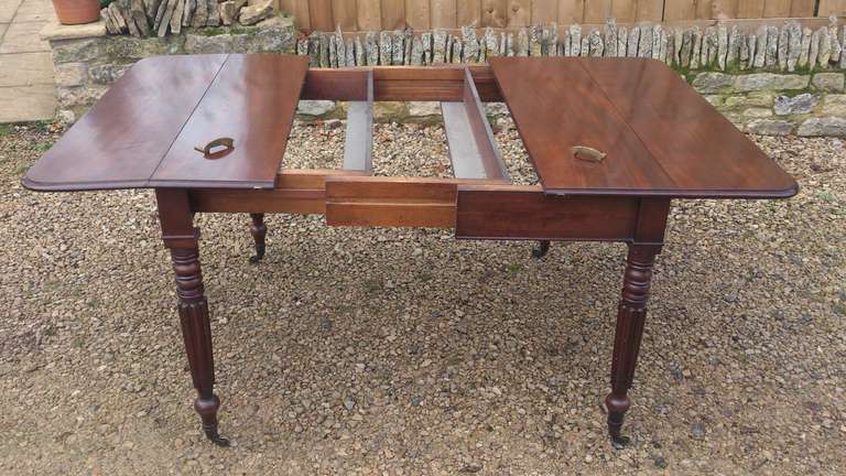 Very Versatile Antique Dining Table In Excellent Condition In Gloucestershire, GB