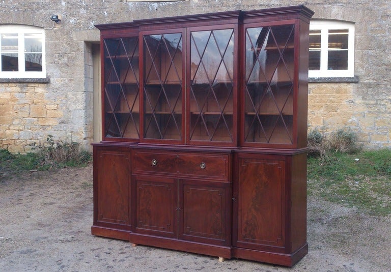 Large Library Secretary Bookcase in Flame Mahogany In Excellent Condition In Gloucestershire, GB