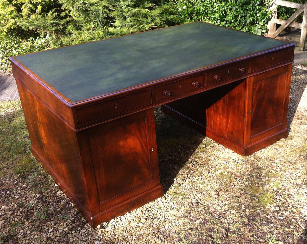 Antique Mahogany Partners' Desk In Good Condition In Gloucestershire, GB