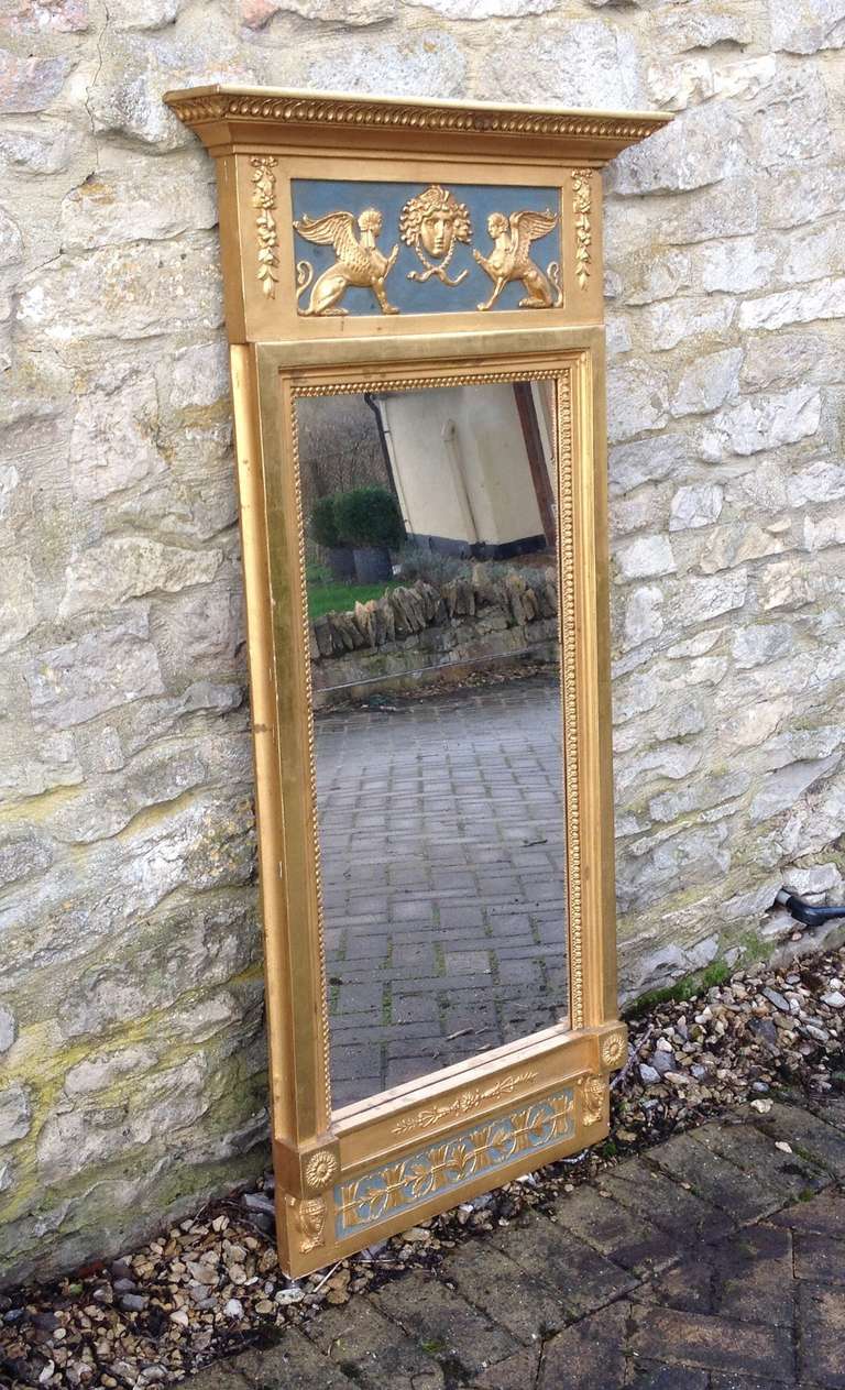 Fine Regency gilded and decorated pier glass in Empire style.
Circa 1820

22