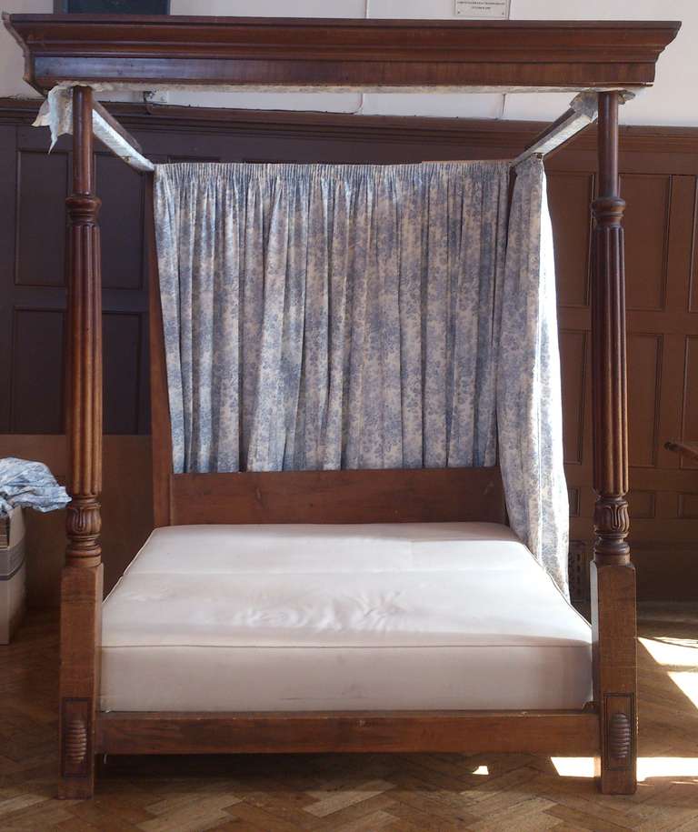 Good quality four poster bed made of excellent mahogany. The bed has reeding and carved decoration which is typical of the period. Restoration to the woodwork (show wood and structure) is included in the price.

English circa 1830-1837

62 1/2