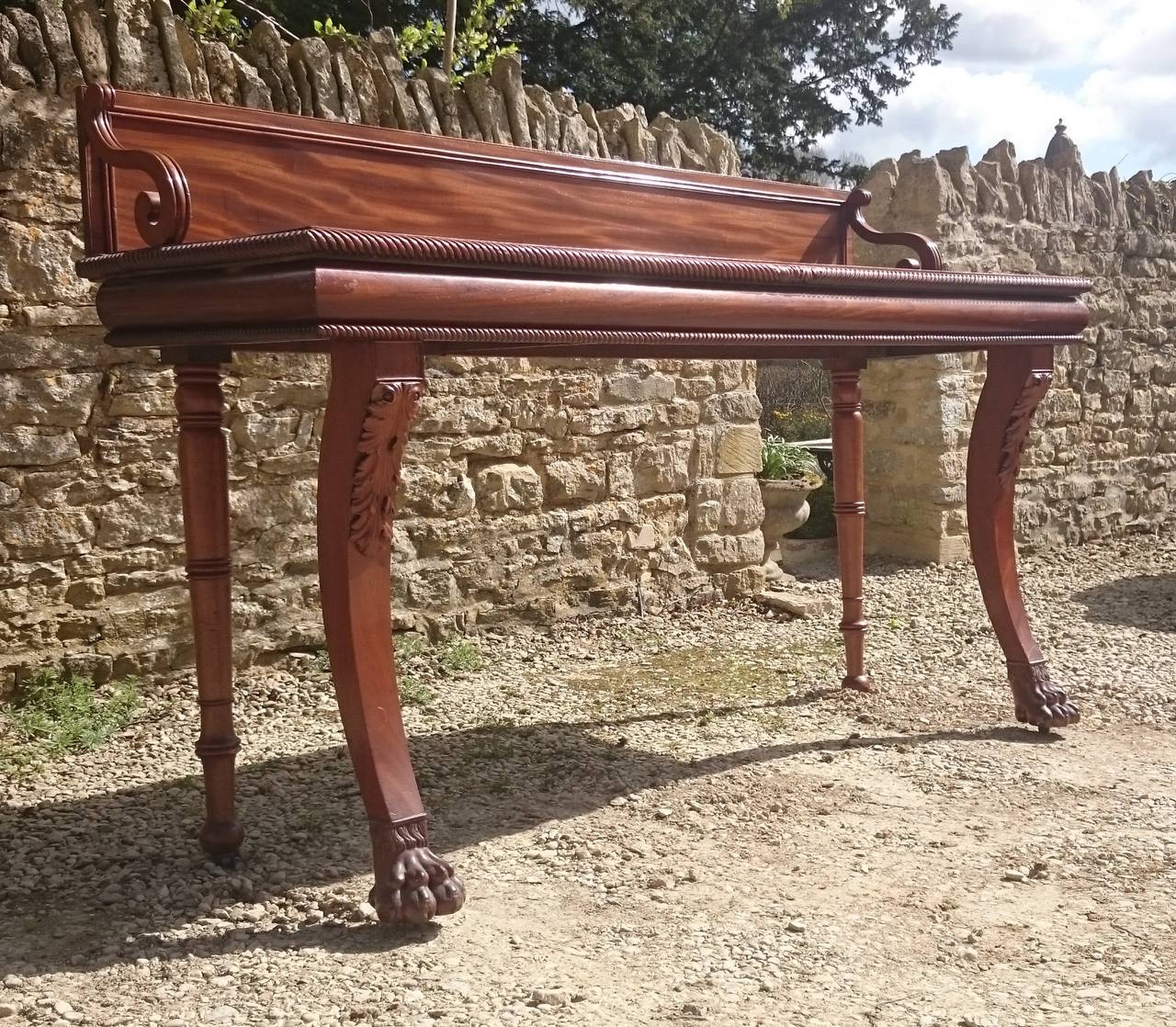 Georgian Antique Mahogany Serving Table In Good Condition In Gloucestershire, GB