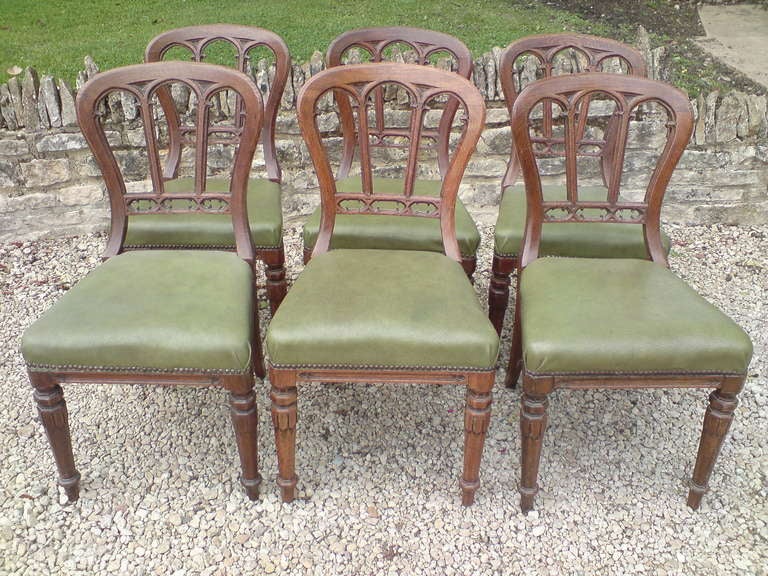 Good Early Set of 6 Gothic Oak Dining Chairs In Excellent Condition In Gloucestershire, GB