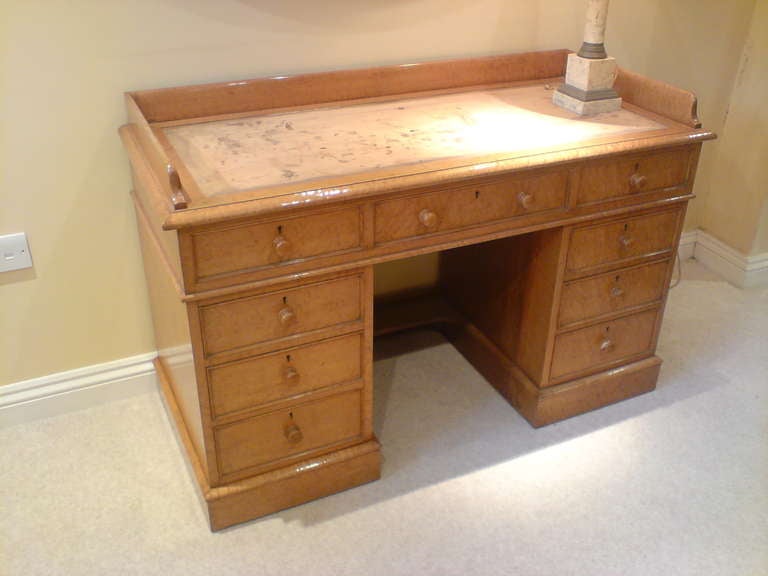maple dressing table