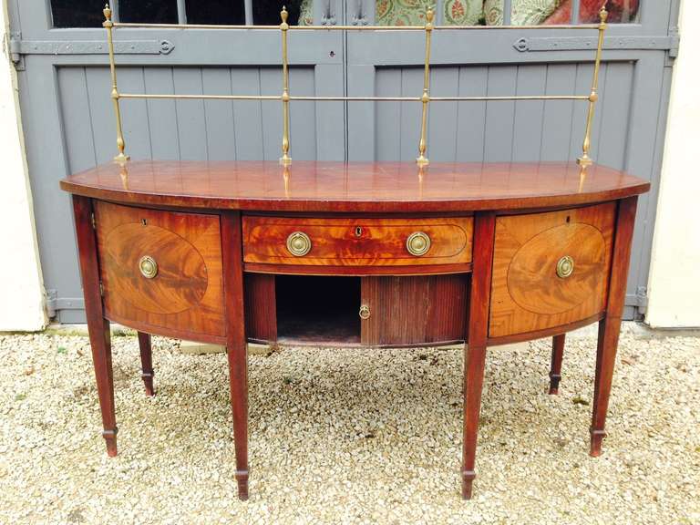 George III Period Antique Sideboard In Excellent Condition For Sale In Gloucestershire, GB