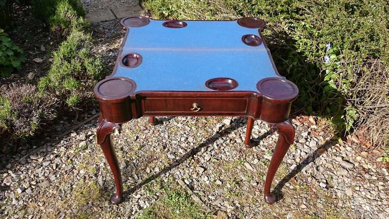 Antique card table George II period. Good crisp carving, Cuban mahogany, well made, solid and elegant card table.

English circa 1727-1760

16 1/2