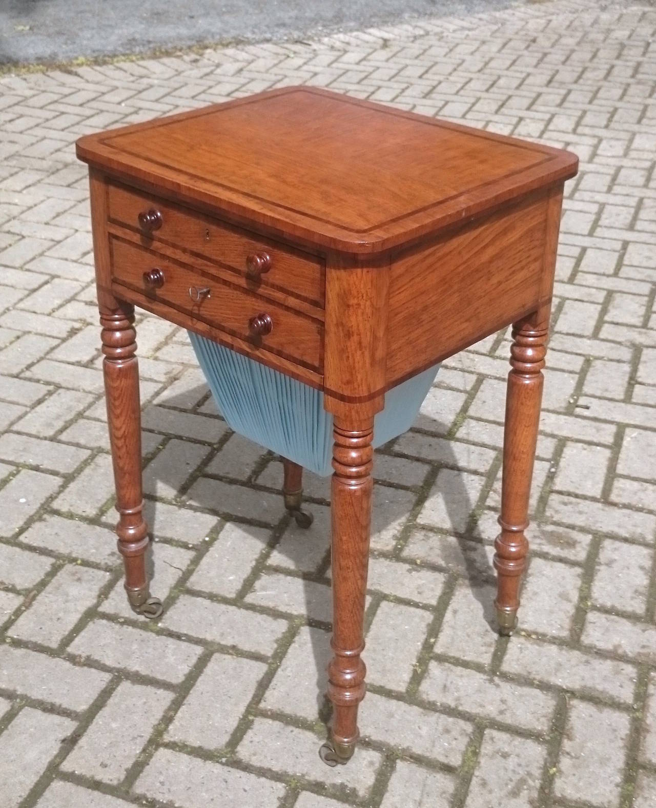 Antique work box / sewing table made of a choice cut of oak with crossbanding made of top quality rosewood. This is a very rare combination of timbers and especially for this period. Bear in mind that this is not vernacular piece and neither was it