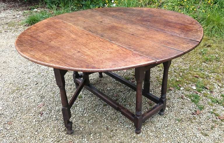 Early Oak Gate Leg Dining Table In Excellent Condition In Gloucestershire, GB