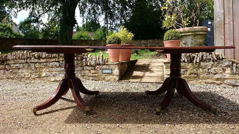 Antique Mahogany Twin Pillar Dining Table In Excellent Condition In Gloucestershire, GB