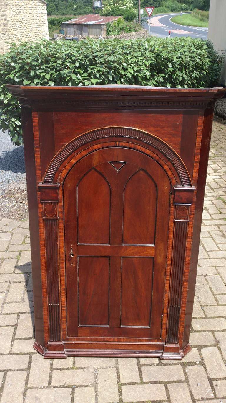 Antique Corner Cupboard In Excellent Condition In Gloucestershire, GB