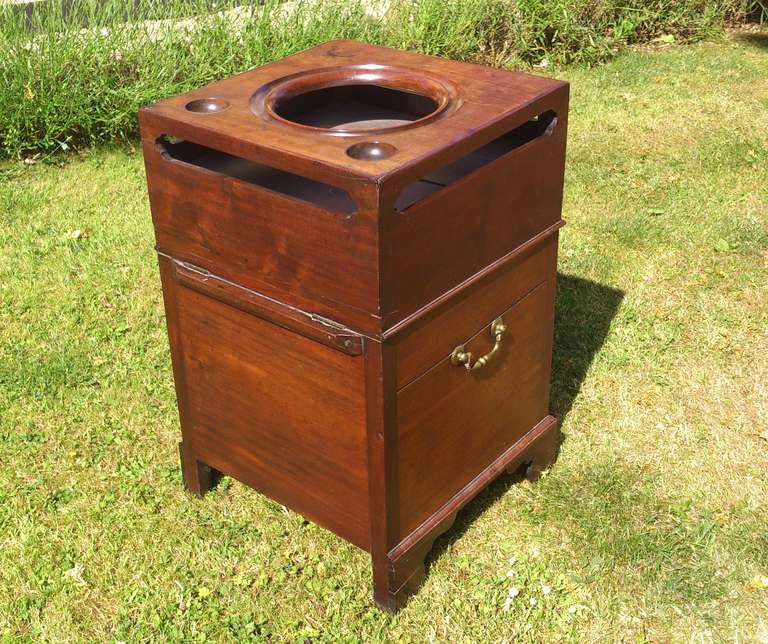 Antique Bedroom Washstand Made of Cuban Mahogany For Sale 4