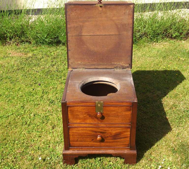 Antique Bedroom Washstand Made of Cuban Mahogany For Sale 1