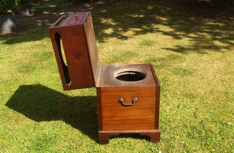 Antique Bedroom Washstand Made of Cuban Mahogany For Sale 2