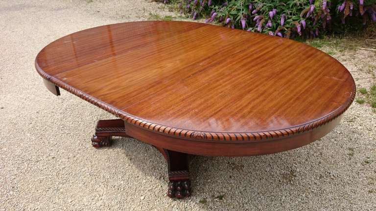 Unusual and Very Versatile Antique Dining Table Made in the USA In Good Condition In Gloucestershire, GB