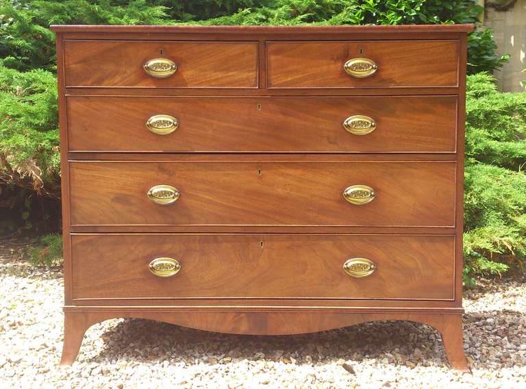 Circa 1800 mahogany chest of drawers standing on splayed bracket feet with moulding round the base. The wood is and interesting cut of mahogany with flame mahogany drawer fronts and the top is inlaid with ebony stringing 

47